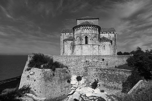 Romanesque architecture on the Gironde