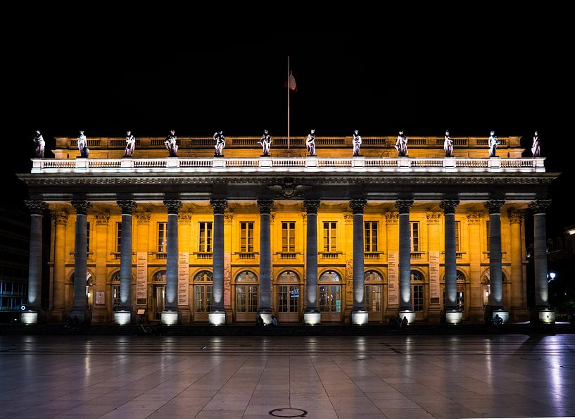 The opera of Bordeaux in the dark by Ivo de Rooij