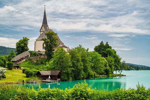 Uitzicht op de kerken van Maria Woerth aan de Woerthersee in Au