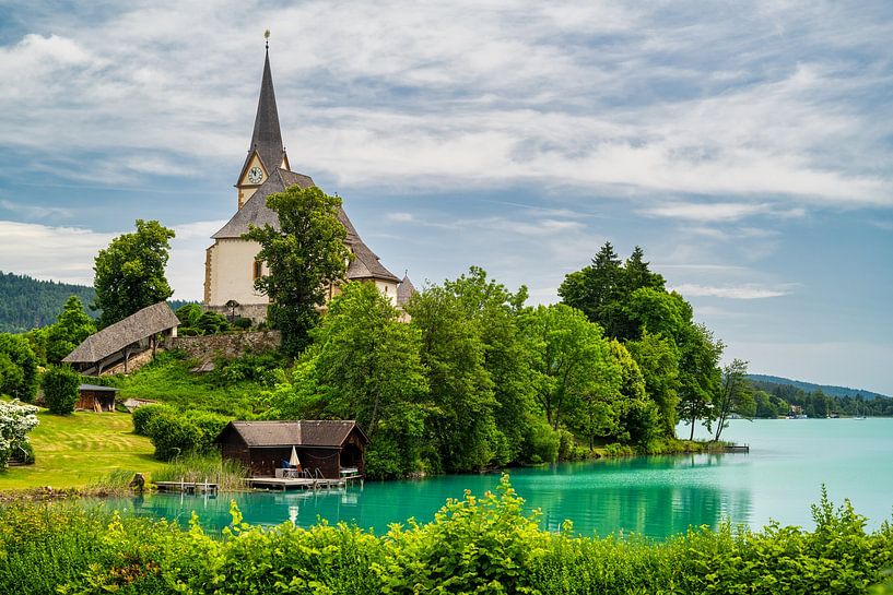 Vue des églises de Maria Woerth au bord du lac Woerthersee au par Andreas Völkel