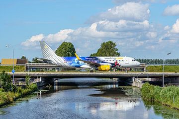 Vueling Airbus A320 in Disneyland 25 years livery. by Jaap van den Berg
