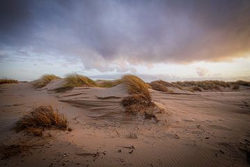 Strand, zee en wolken van Dirk van Egmond