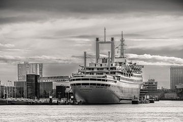 ss Rotterdam in zwart wit. van Janny Beimers