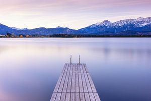 Matinée silencieuse au lac Hopfensee, Allemagne