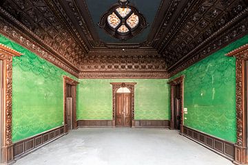 Groene kamer in verlaten kasteel van Times of Impermanence