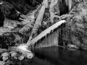 Winter aan de Oberauer waterval van Andreas Müller