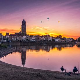 Hete lucht ballonnen boven Deventer en de IJssel in Overijssel van Bart Ros