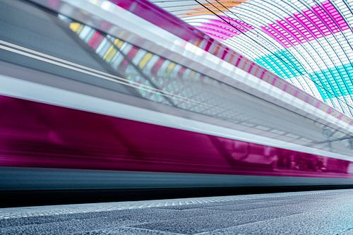 Train en marche à la gare de Liège-Guillemins