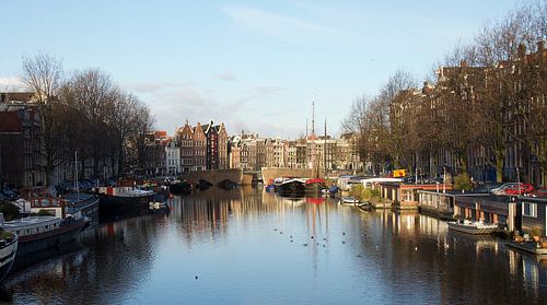 Aan de Amsterdamse grachten.
