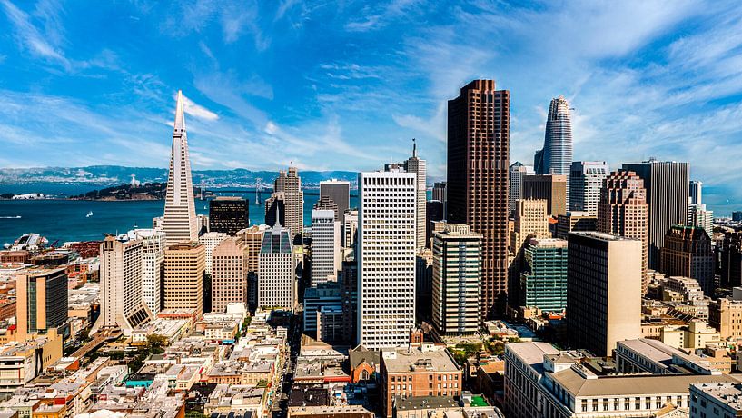 Panorama des gratte-ciel dans le bas de San Francisco en Californie par Dieter Walther
