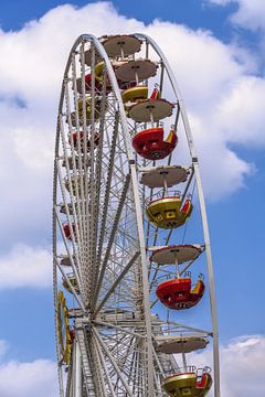 Historic retro Ferris wheel by ManfredFotos