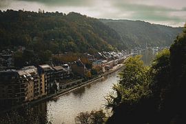 Des nuages sombres au-dessus de Dinant sur Ban Al-Amiedy