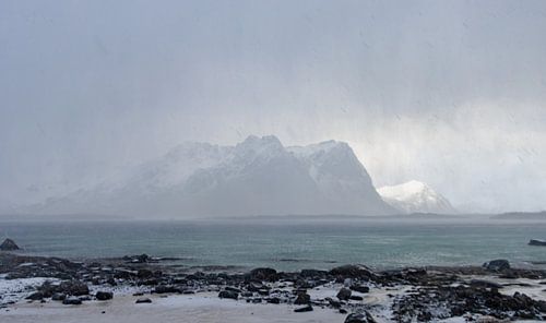 sneeuwbui op de Lofoten Noorwegen