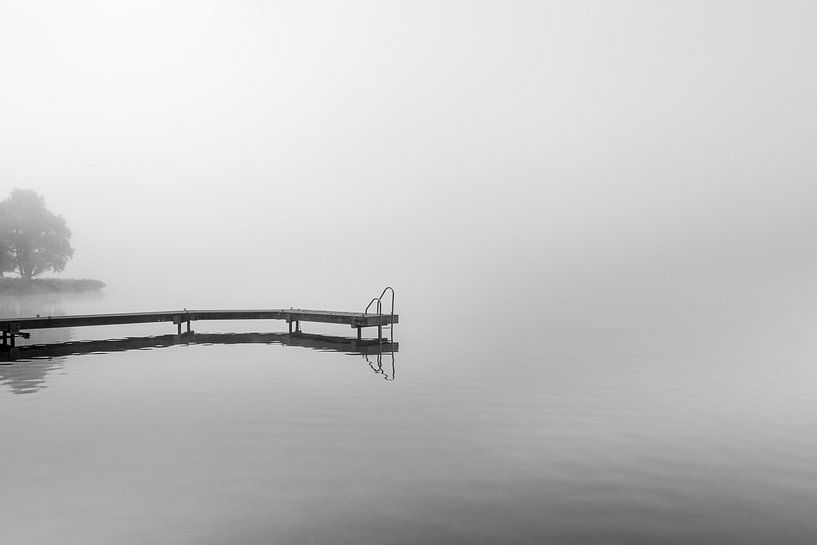Badesteg im Nebel von Patrick Herzberg