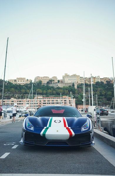 Ferrrari 488 Pista Piloti in de haven van Monaco van Joost Prins Photograhy