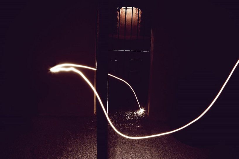 Lichtstraal in de kerker von Thijs GROENHUIS