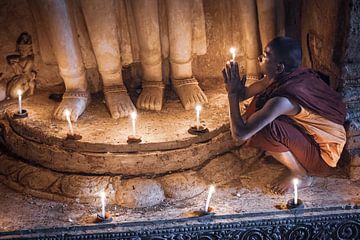 Jonge monnik in de tempels van Bagan van Roland Brack