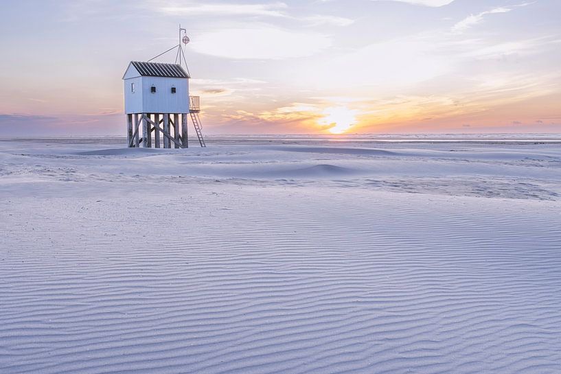 Ferienhaus bei Sonnenuntergang Vlieland von Sander Groenendijk