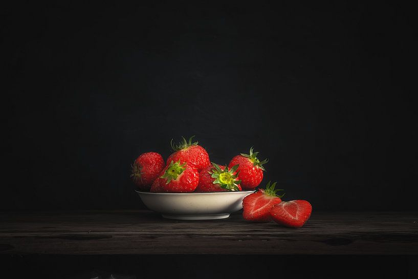 Les fraises - des lumières d'été dans l'obscurité par Sabine Schemken