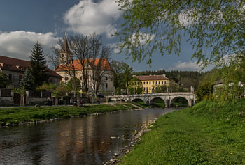 Serene Morvian Afternoon: Historic Baroque Bridge for Classic Living Room