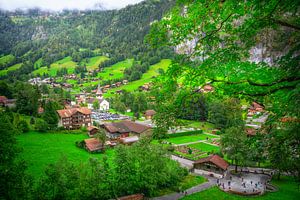 Splendeur de l'été : Lauterbrunnen vue du ciel sur Bart Ros