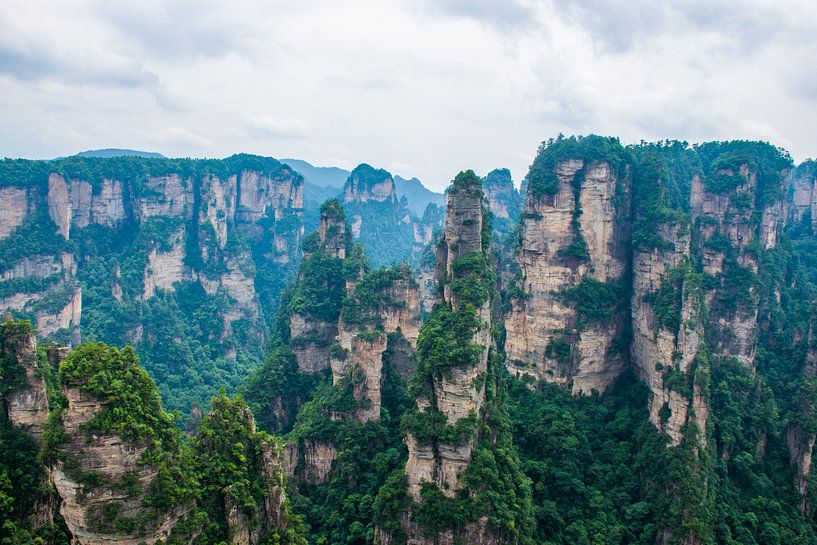 Breathtaking Zhangjiajie in China by Linda Schouw