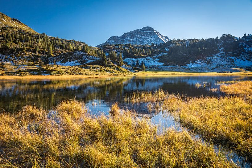Kalbelesee met Juppenspitze (2.412 m), Arlberg, Warth van Christian Müringer