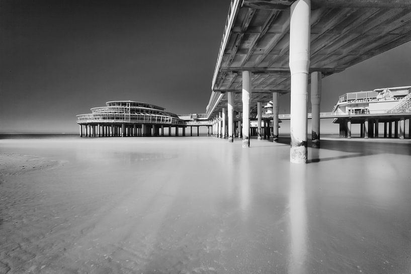 Scheveningen Pier by Tom Roeleveld