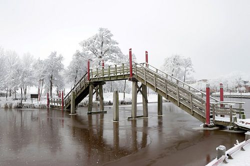 Brücke beim Passieren des Hafens Spoordok in Musselkanaal