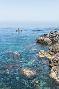 Een zonnige lentedag aan de kust in Calabrië van Photolovers reisfotografie