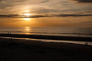 Zonsondergang Strand Koksijde van Manuel Declerck