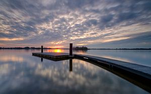 Une jetée au coucher du soleil