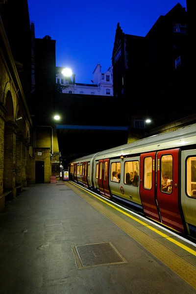 London | London Underground, Metro station | Travel photography by Diana van Neck Photography