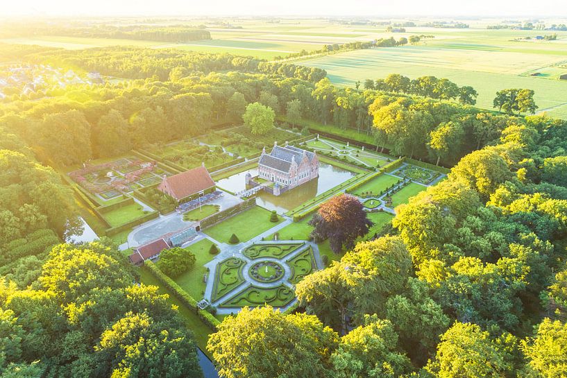 Sonnenaufgang über der Menkemaborg von Droninger