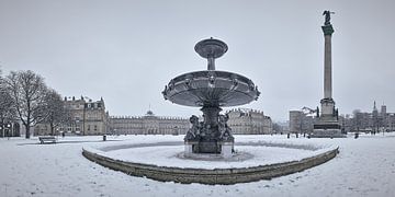 Schlossplatz fontein in de winter van Keith Wilson Photography
