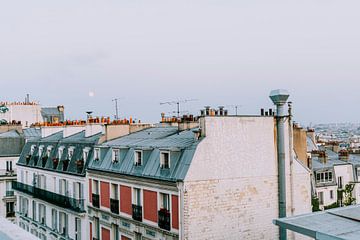 Zonsondergang over de daken van Montmartre, Parijs van Eveline Smolders