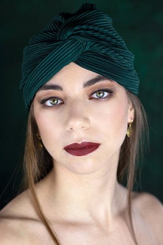 Vrouw met groene tulband
