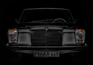 Mercedes-Benz /8 (W 114 / W 115) in antiek zwart van aRi F. Huber