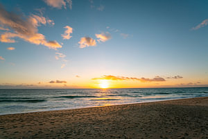 Sonnenuntergang am Strand an der Algarve