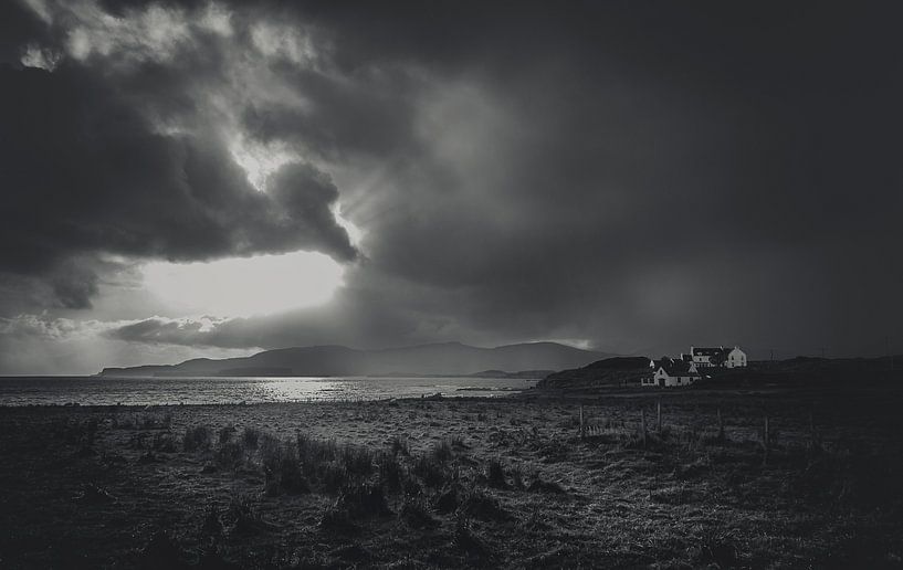 Neist Point Klippe im idyllischen Schottland bei den Highlands auf der Isle of Skye. von Jakob Baranowski - Photography - Video - Photoshop