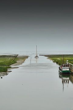Boat the mudflats on Noordpolderzijl by Geertjan Plooijer