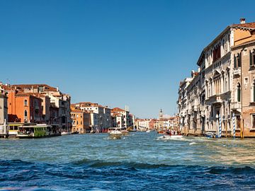 Vieille ville de Venise au bord du Grand Canal sur Animaflora PicsStock