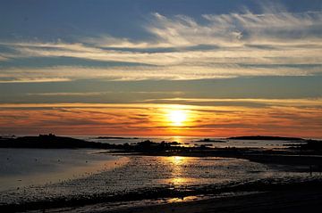 Sunset on the beach Brittany by Sandra van der Burg