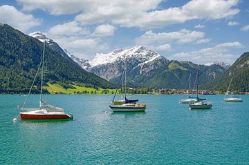 Uitzicht over de Achensee naar Pertisau van Peter Eckert