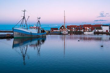 Gezicht op de haven van Klintholm Havn in Denemarken van Rico Ködder