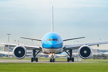 Imposante KLM Asia Boeing 777-300 (PH-BVC). van Jaap van den Berg