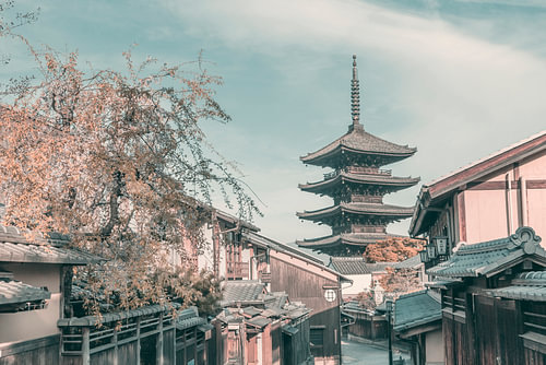 La pagode Yasaka dans le Kyoto historique - style vintage urbain