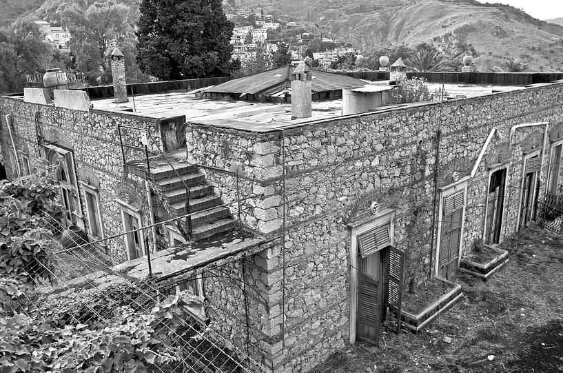 Verlassene, Sizilianische Villa in Taormina von Silva Wischeropp