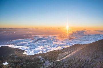 Pic du Canigou: een zee van wolken van Friso van Wassenaer