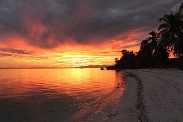 Sunset on tropical island by Robin Jongerden